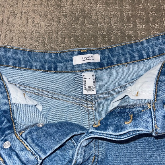 High waisted ripped shorts - Picture 2 of 4